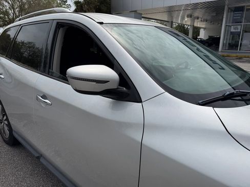 Used 2019 Nissan Pathfinder S FWD image 15