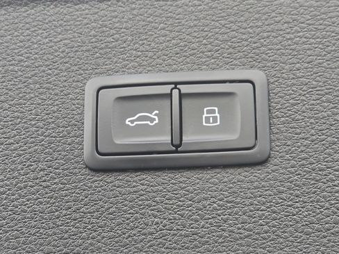 Used 2018 Audi SQ5 Prestige w/ Prestige Package image 25