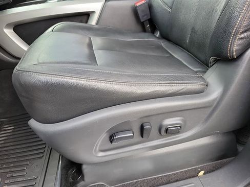 Used 2017 Nissan Titan SL w/ Texas Titan Edition image 4