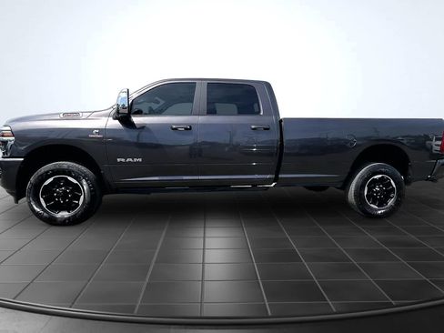 Used 2025 RAM 2500 Laramie AWD/4WD image 3