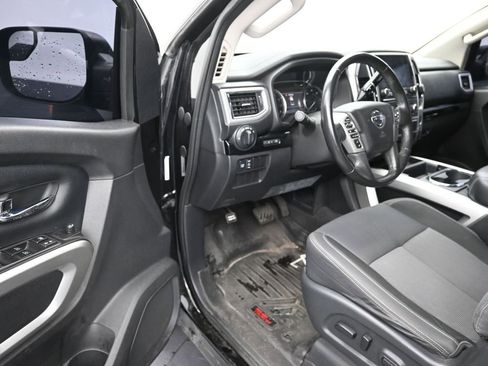 Used 2020 Nissan Titan SV w/ SV Convenience Package image 10