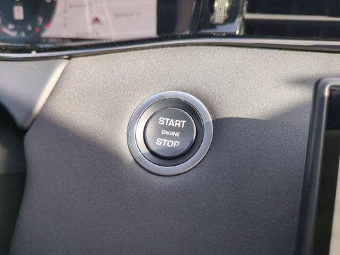 Used 2024 Land Rover Range Rover Evoque S image 23