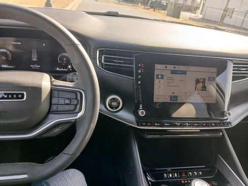 Used 2023 Jeep Wagoneer Series III w/ Premium Group I image 32