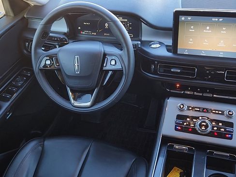 Used 2024 Lincoln Aviator AWD w/ Premium Package image 5