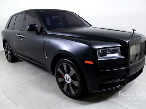 Used 2020 Rolls-Royce Cullinan Black Badge image 6