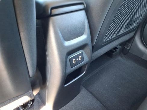 Used 2025 Hyundai Venue SEL FWD image 10