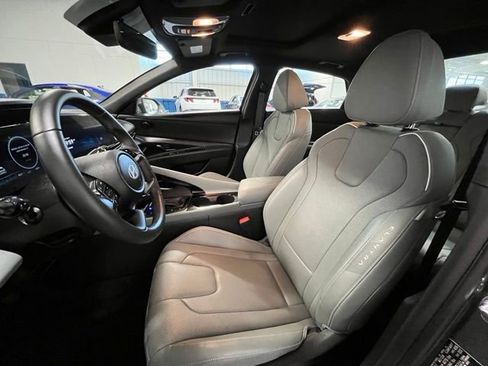 Used 2025 Hyundai Elantra Limited FWD image 21