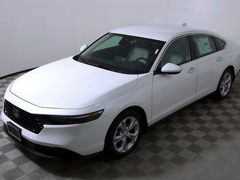 Used 2025 Honda Accord LX image 3