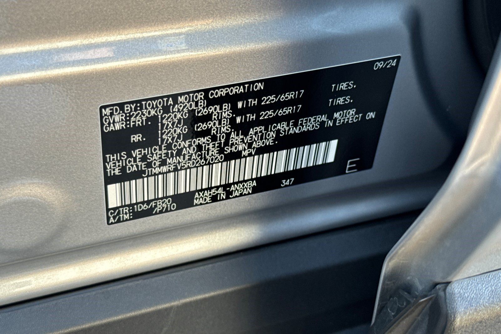 Used 2024 Toyota RAV4 LE AWD/4WD image 40