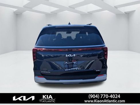 New 2026 Kia Carnival EX FWD image 4