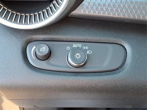 Used 2025 Chevrolet Trax ACTIV w/ Sunroof Package FWD image 18