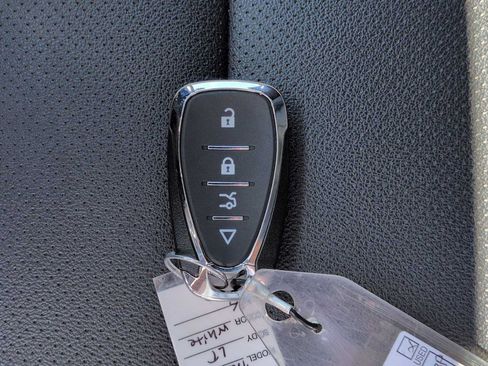 Used 2025 Chevrolet Traverse LT AWD/4WD image 35
