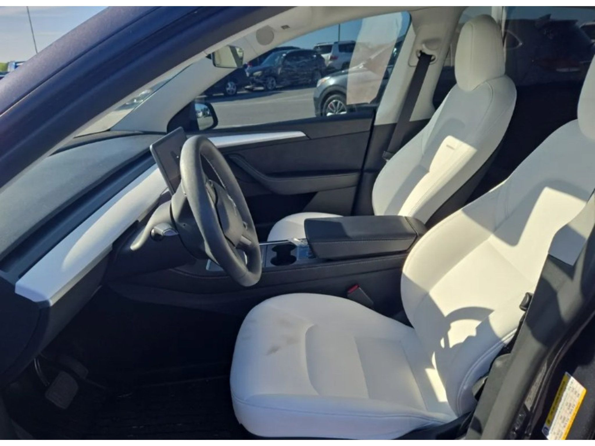 Used 2024 Tesla Model Y Long Range AWD/4WD image 5