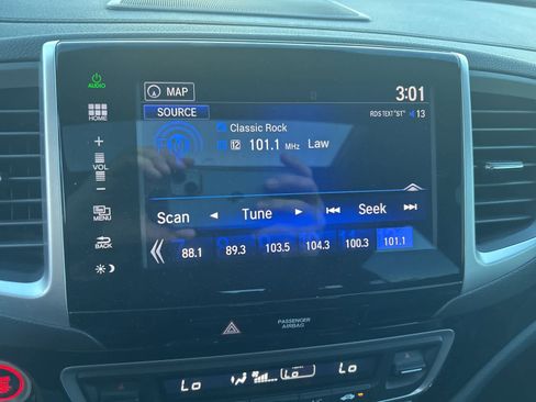 Used 2016 Honda Pilot Touring image 42