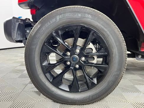 Used 2024 Jeep Wrangler Unlimited Sahara image 9