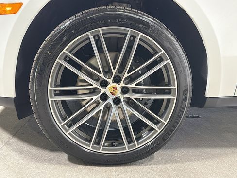 Certified 2026 Porsche Macan Turbo AWD/4WD image 42
