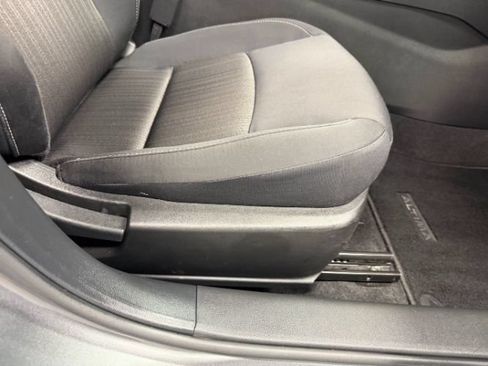 Used 2025 Nissan Altima 2.5 SV FWD image 31
