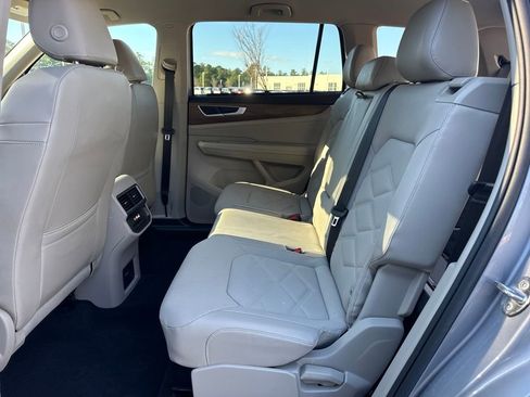 Used 2024 Volkswagen Atlas SE w/ Black Wheel Package image 26