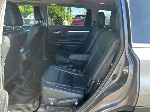 Used 2019 Toyota Highlander XLE AWD/4WD image 15