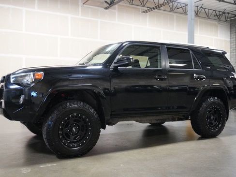 Used 2018 Toyota 4Runner SR5 image 2