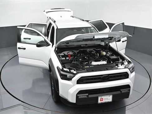 Used 2025 Toyota 4Runner SR5 AWD/4WD image 46