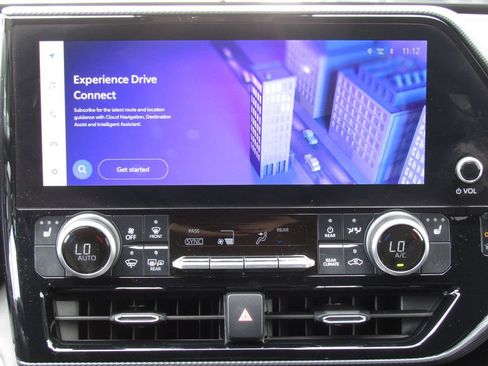 Used 2024 Toyota Highlander XSE AWD/4WD image 31