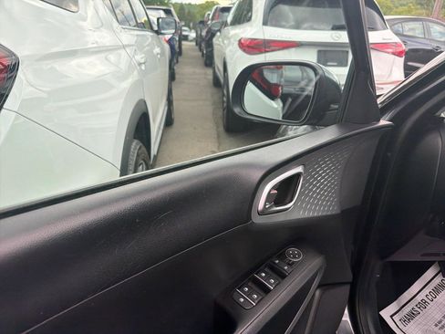 Used 2023 Kia Soul LX w/ LX Technology Package FWD image 15