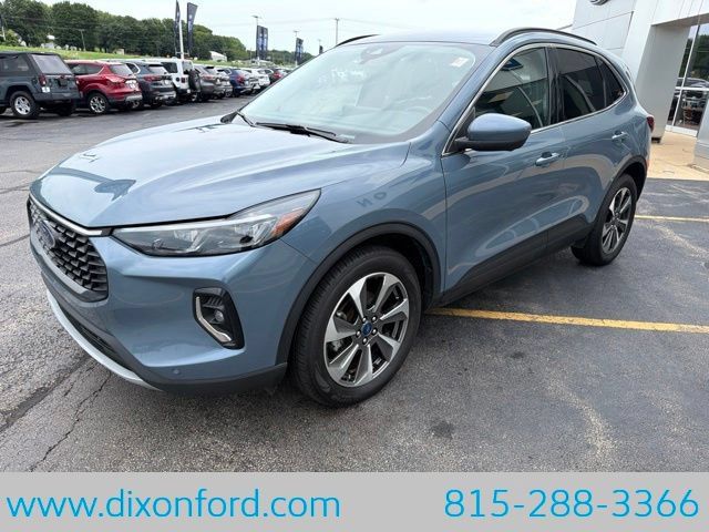 Used 2023 Ford Escape Platinum AWD/4WD image 3