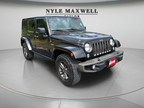 Used 2016 Jeep Wrangler Unlimited Sahara AWD/4WD image 14