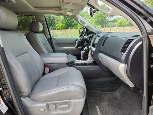 Used 2015 Toyota Sequoia Limited RWD image 28