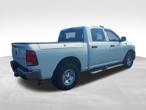 Used 2022 RAM 1500 4x4 Crew Cab Classic w/ Chrome Appearance Group image 5