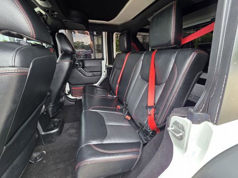 Used 2018 Jeep Wrangler Unlimited Rubicon AWD/4WD image 28