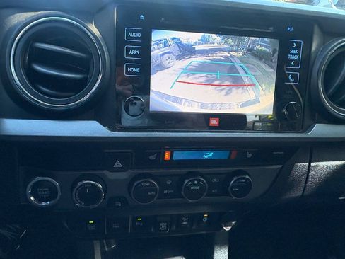 Used 2019 Toyota Tacoma TRD Sport w/ TRD Premium Sport Package AWD/4WD image 20
