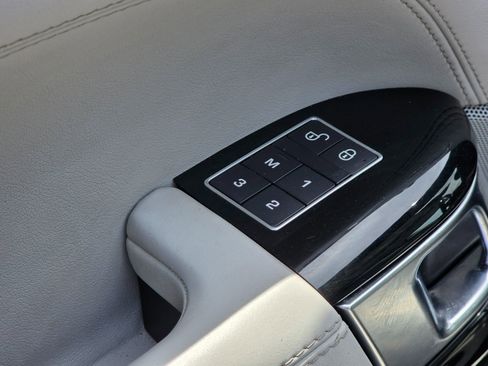 Used 2016 Land Rover Range Rover HSE image 25