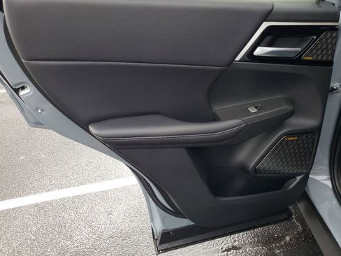 New 2025 Mitsubishi Outlander SE image 23