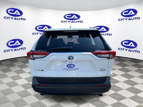 Used 2021 Toyota RAV4 XLE AWD/4WD image 4