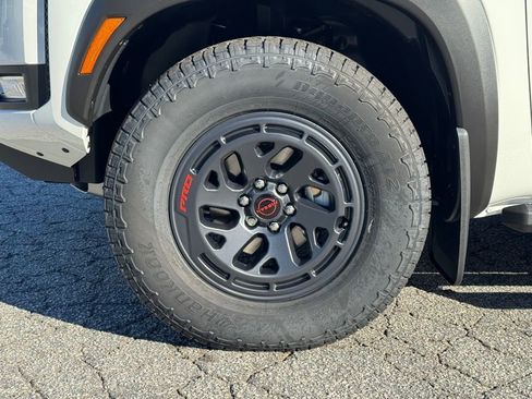 New 2026 Nissan Frontier PRO-4X w/ Pro-4x Convenience Package image 9