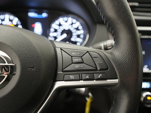 Used 2020 Nissan Rogue SV image 18