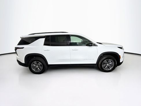 Used 2025 Chevrolet Traverse LT FWD image 10