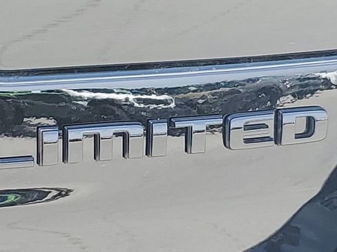 New 2025 Jeep Grand Cherokee Limited w/ Black Appearance Package image 9