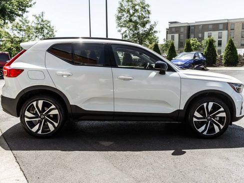 Used 2025 Volvo XC40 B5 Plus AWD/4WD image 3