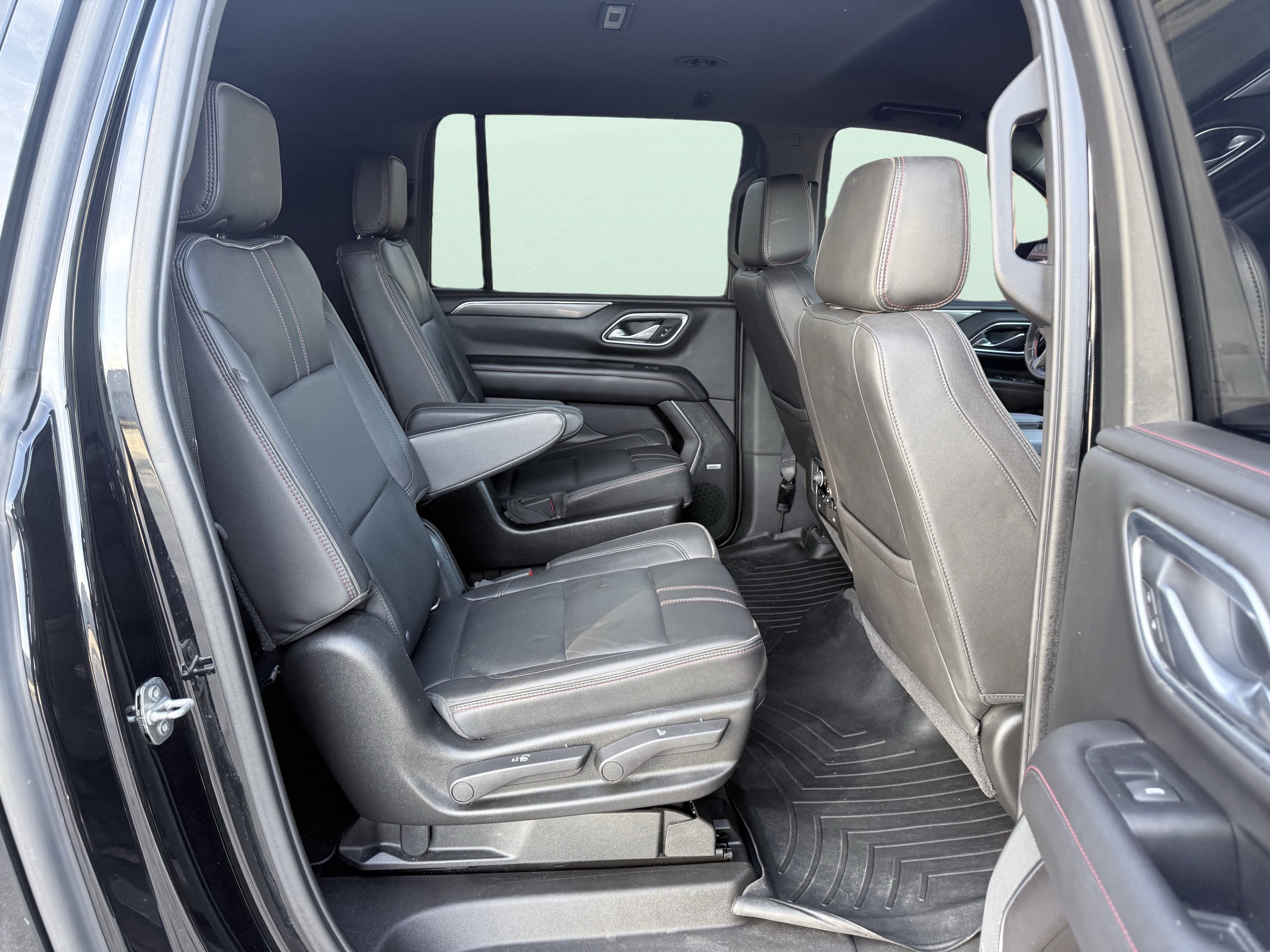 Used 2021 Chevrolet Suburban RST w/ Luxury Package AWD/4WD image 25