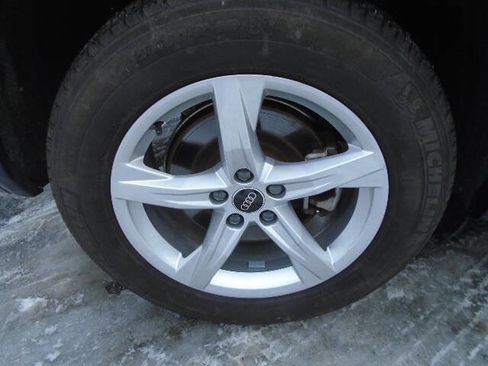 Used 2023 Audi Q5 2.0T Premium w/ Convenience Package image 15