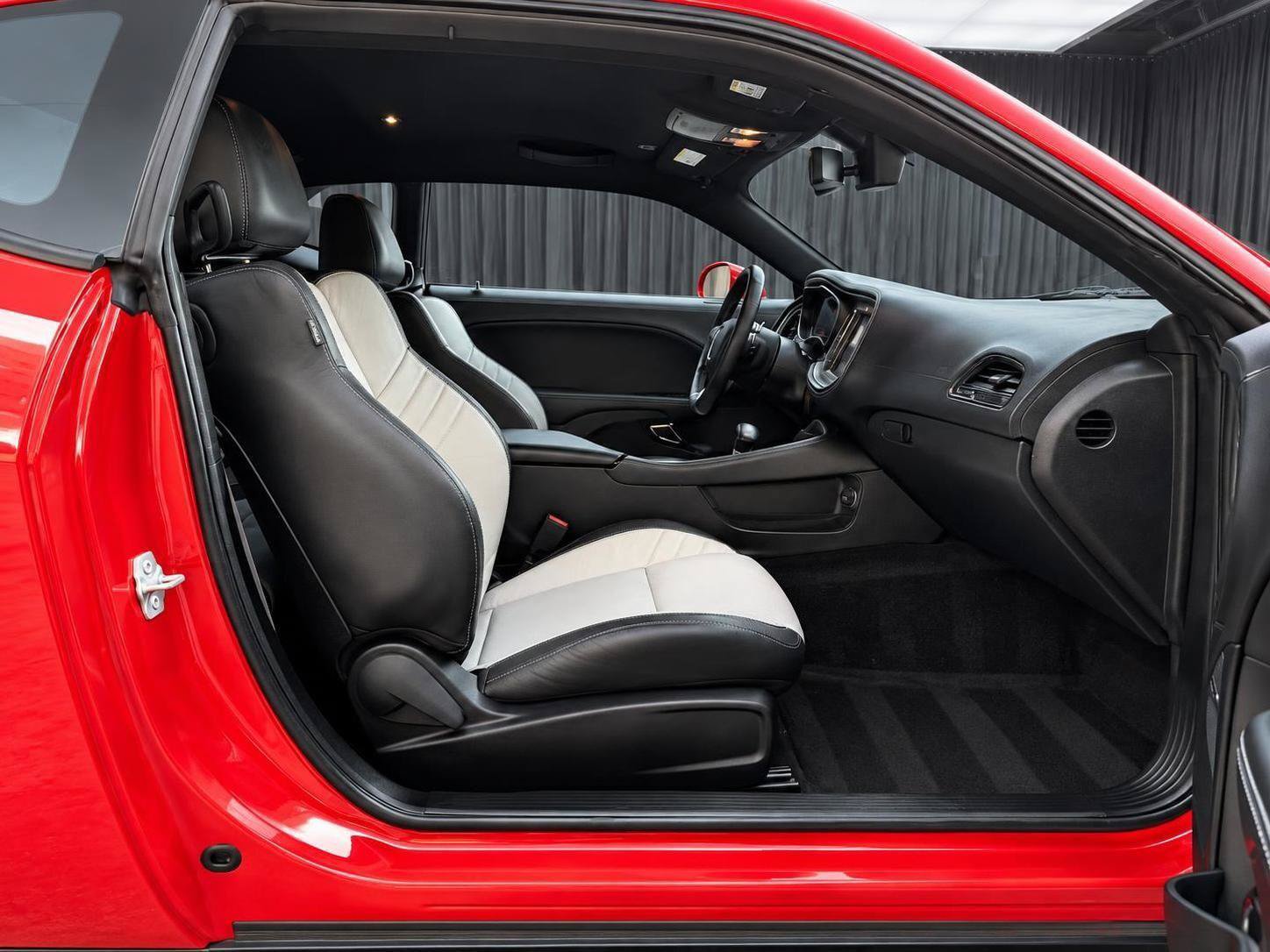 Used 2022 Dodge Challenger SRT Hellcat RWD image 27