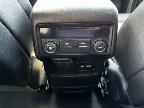 Used 2023 GMC Acadia SLT image 20