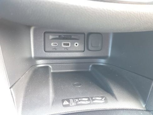 Used 2024 Chevrolet Equinox Premier FWD image 20