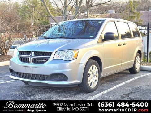 Used 2020 Dodge Grand Caravan SE w/ UConnect Hands-Free Group image 1