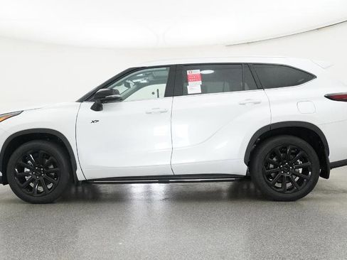 New 2026 Toyota Highlander AWD image 19