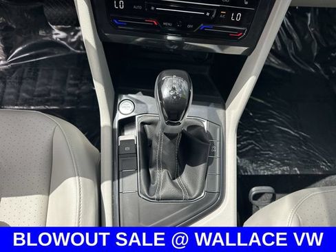 Certified 2024 Volkswagen Tiguan SE w/ Panoramic Sunroof Package FWD image 18