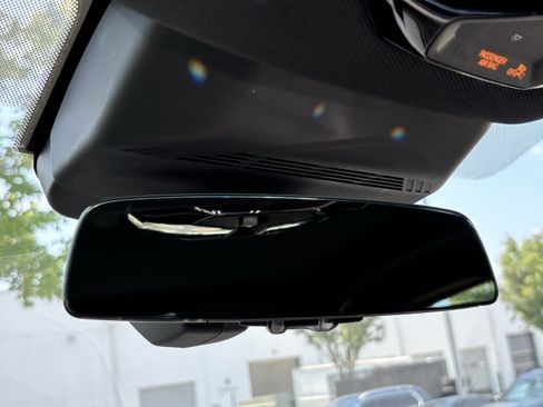 Used 2023 BMW i7 xDrive60 AWD/4WD image 27